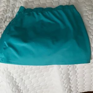Womens golf skort, size L